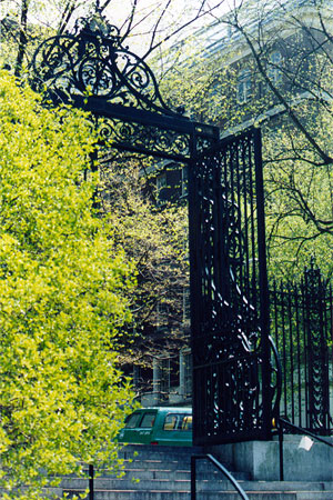 laurel blossom gate photograph